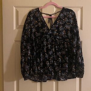 NWOT Umgee Black & Blue Floral V-Neck Blouse, Size M